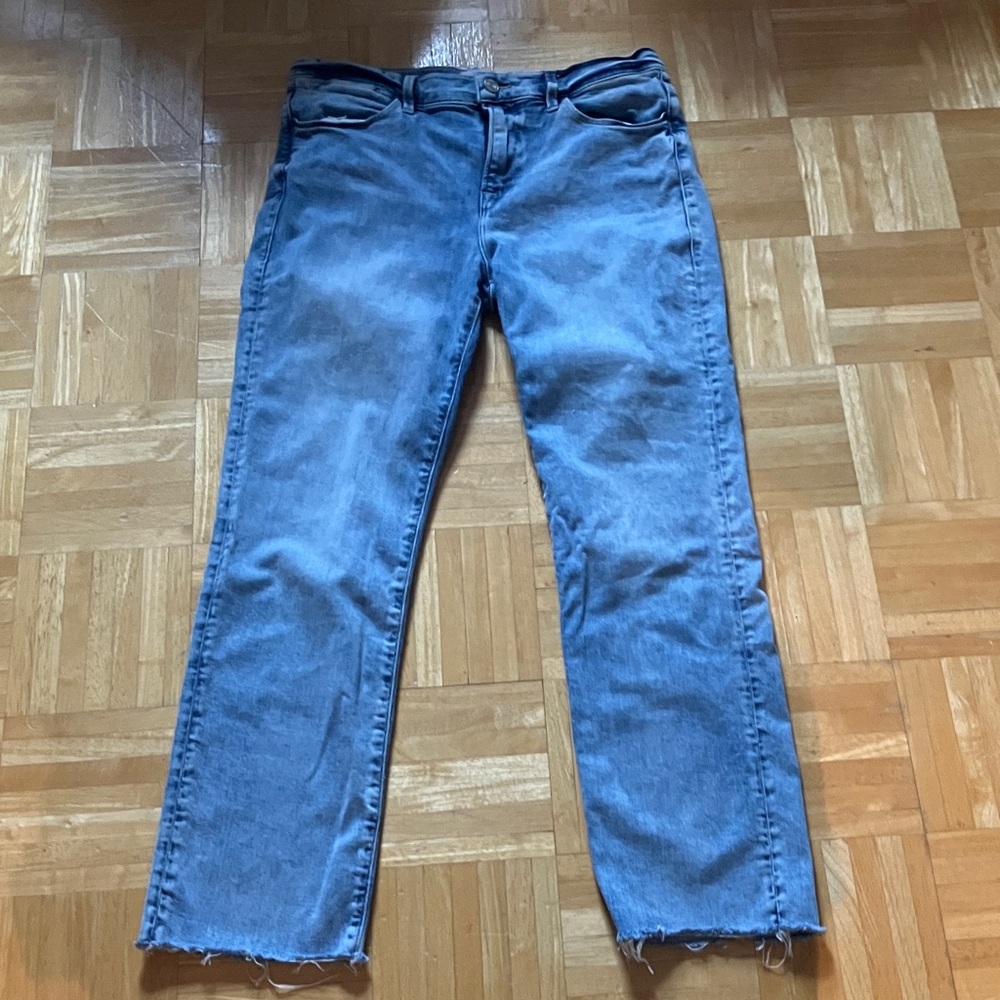 FRAME Le High Straight size 29 jeans comfy and cute!